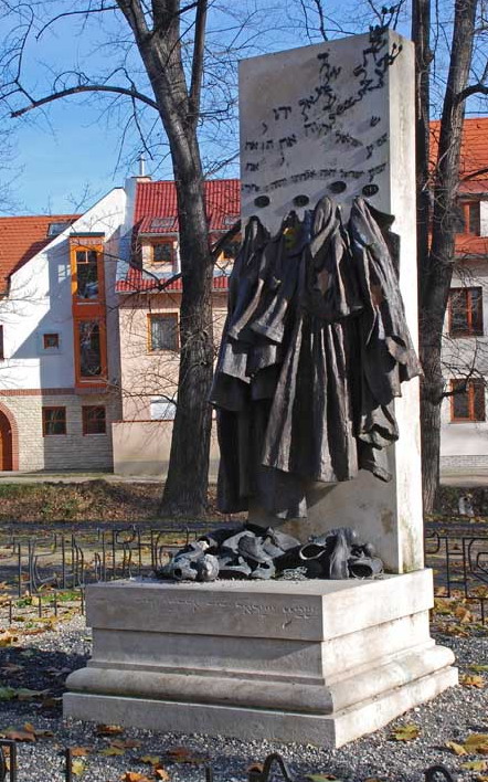 Kutas László holokauszt emlékmű Sopron-Paprét, 2004.